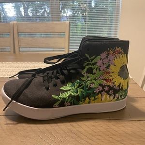 Nobull Womens high top trainer shoe, size 8. Worn once. Brand new condition